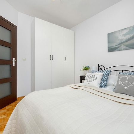 Bukowinska Apartment With Balcony And Parking And Swimming Pool By Noclegi Renters Warszawa Eksteriør billede