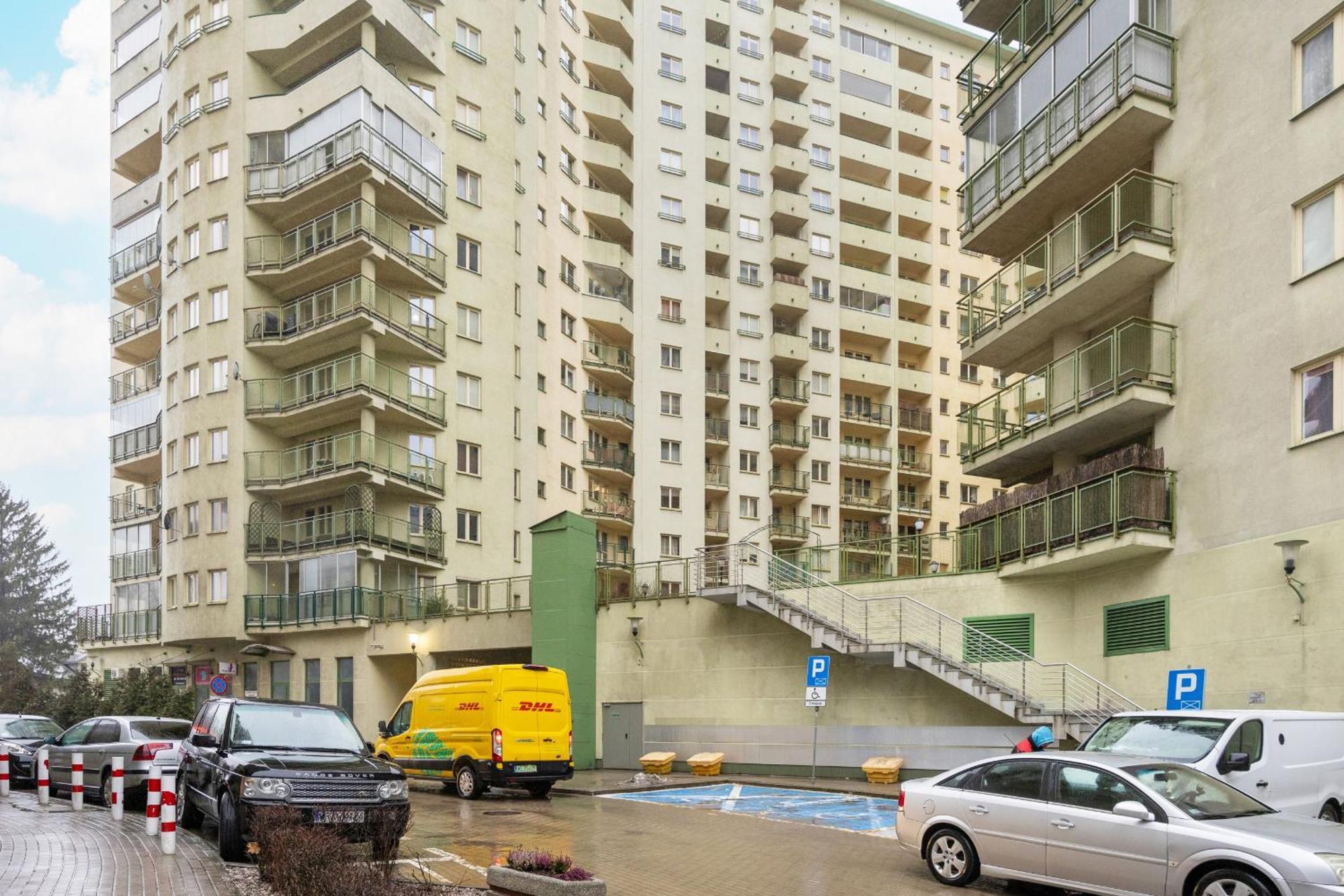Bukowinska Apartment With Balcony And Parking And Swimming Pool By Noclegi Renters Warszawa Eksteriør billede