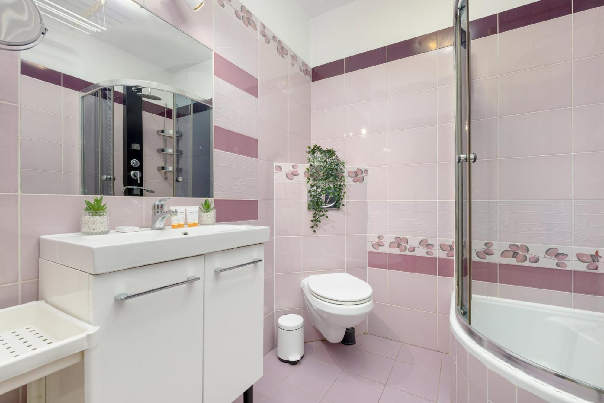 Bukowinska Apartment With Balcony And Parking And Swimming Pool By Noclegi Renters Warszawa Eksteriør billede