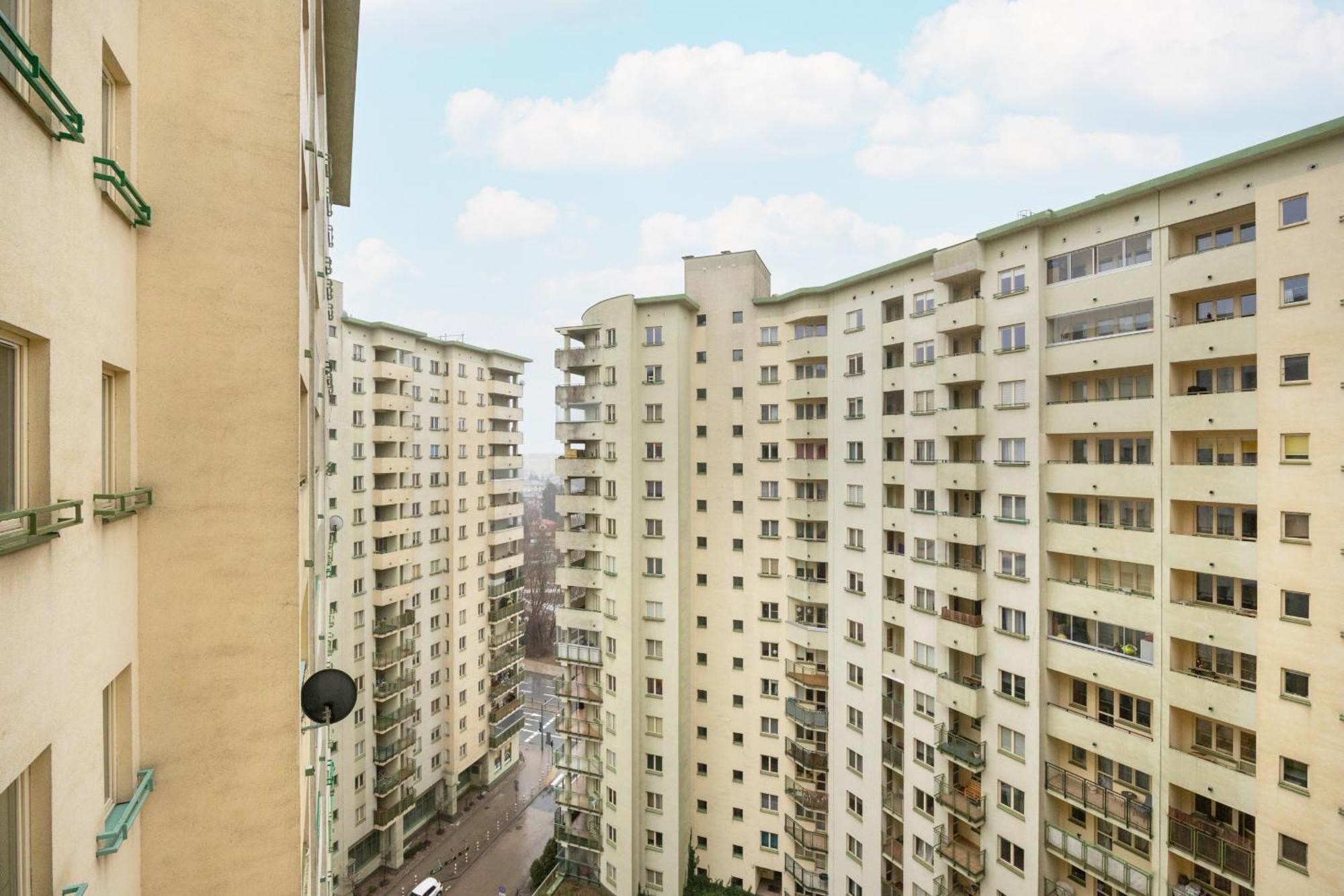 Bukowinska Apartment With Balcony And Parking And Swimming Pool By Noclegi Renters Warszawa Eksteriør billede